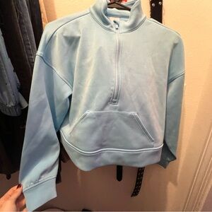 •Never been worn
•target all in motion brand
•half zip pullover hoodie